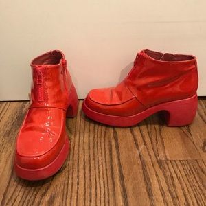 Red camper boots, amazing condition, barely worn